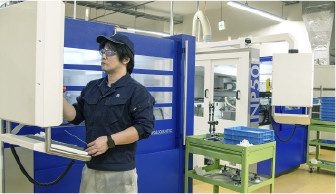 製造部 製造1課 主任 2000年入社の社員 作業風景02