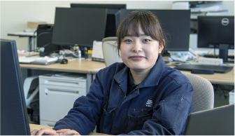 製造部 生産管理課 2023年入社の社員 作業風景02